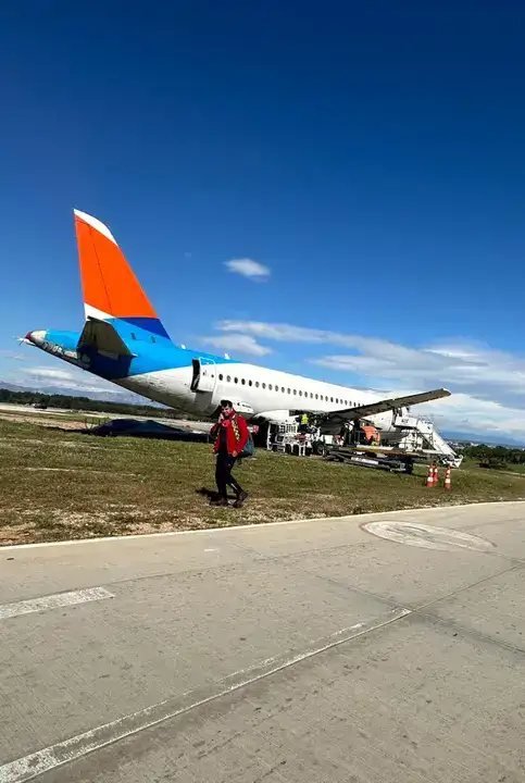 95 Kişi Saniyelerle Kurtuldu! Havalimanında Yanan Uçak Sökülüyor 6